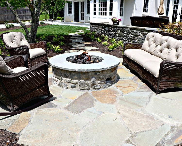 Fire Pit Mica Stone Veneer with Flagstone Cap