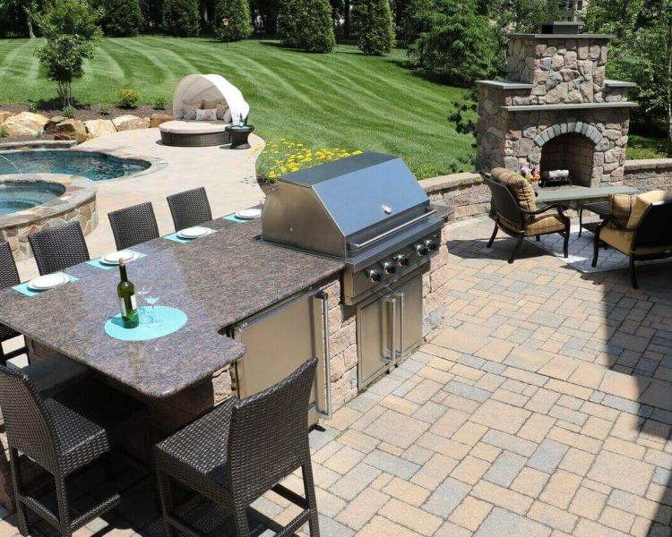 Techo-Bloc Outdoor Kitchen with Lower Bar Seating Area, Fridge and Gas Grill