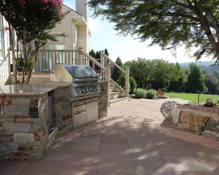 Kitchens and Grills Built-in Grill and Patio