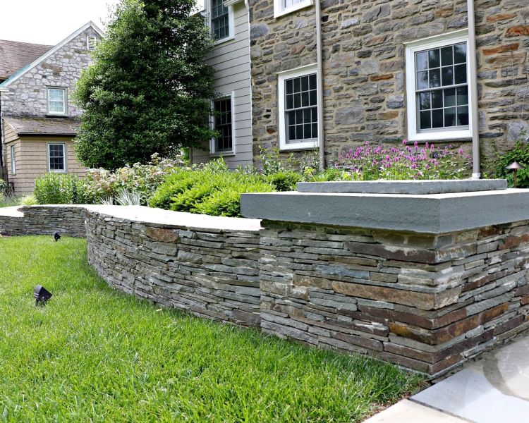 Walls Grey Colonial Dry Stacked Front Wall with Lighting