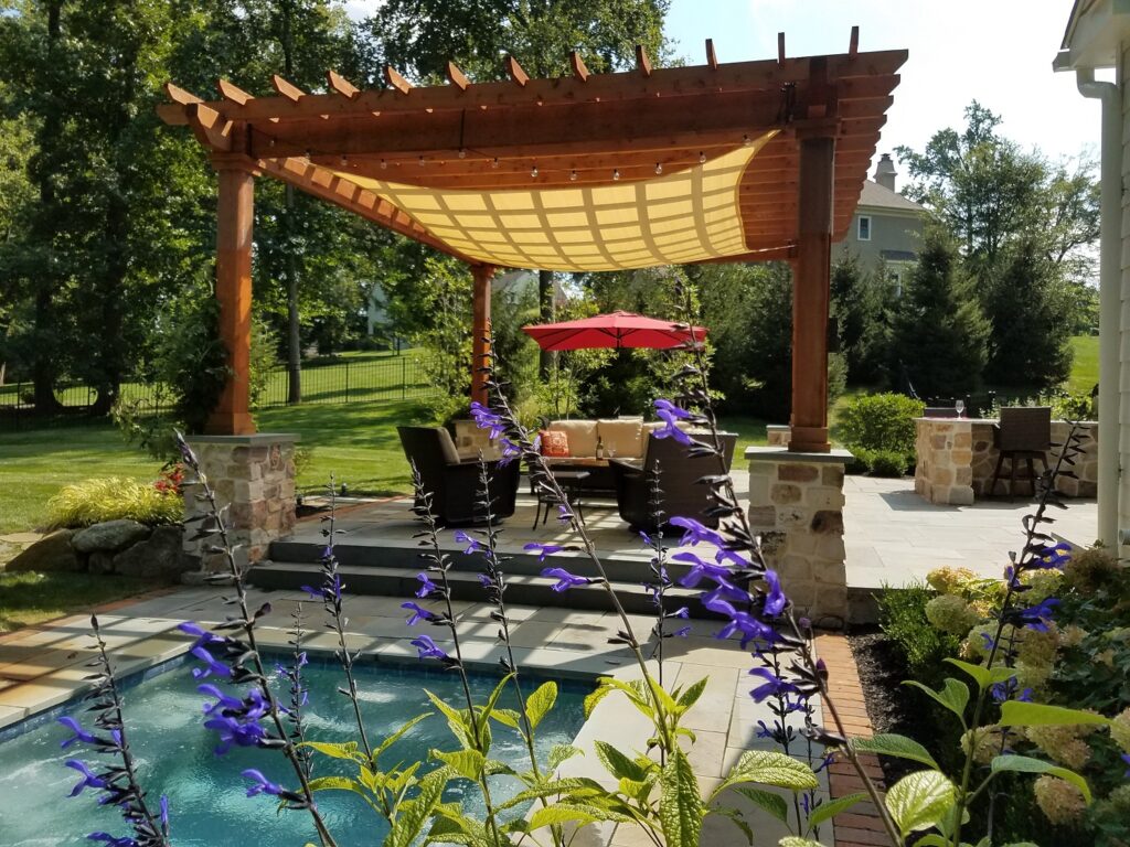 BURKHOLDER Pergola w Spa Hot Tub