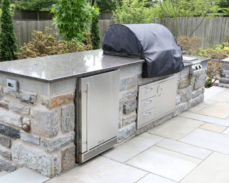 Kitchens and Grills Mica Stone Veneer with Granite Top