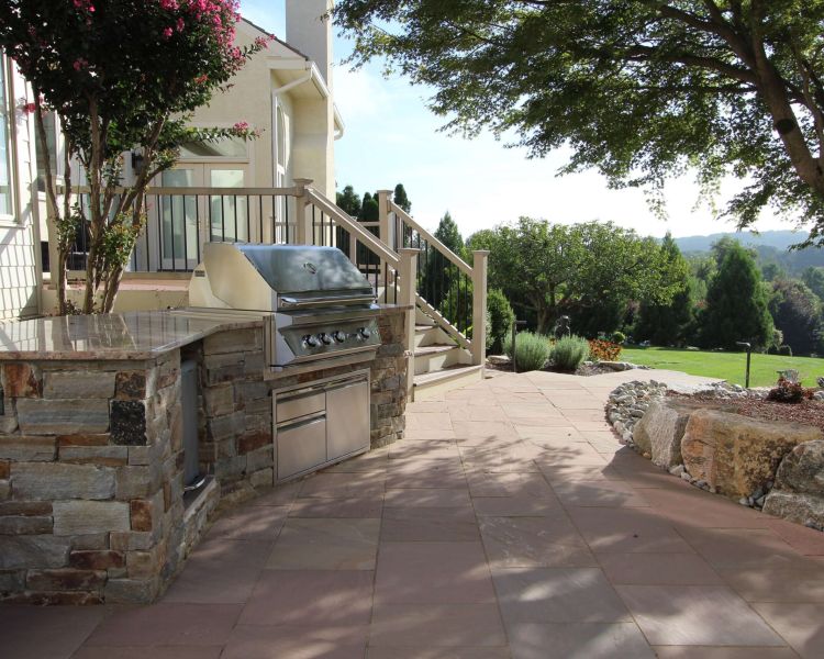 Kitchens and Grills Built-in Grill and Patio