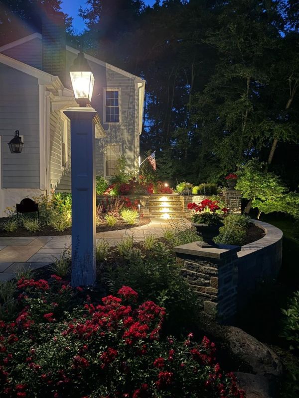 Pool seat walls and steps using Techo-Bloc 6&rdquo; Mini Creta Architectural caps in beautiful chestnut brown - Pool and Patio Retreat - New Projects by Burkholder Landscape